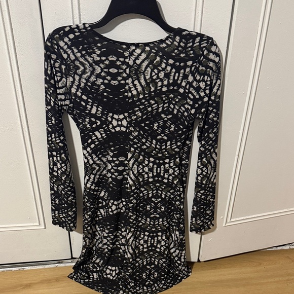 Chic Black and White Long Sleeve Dress - Picture 2 of 2